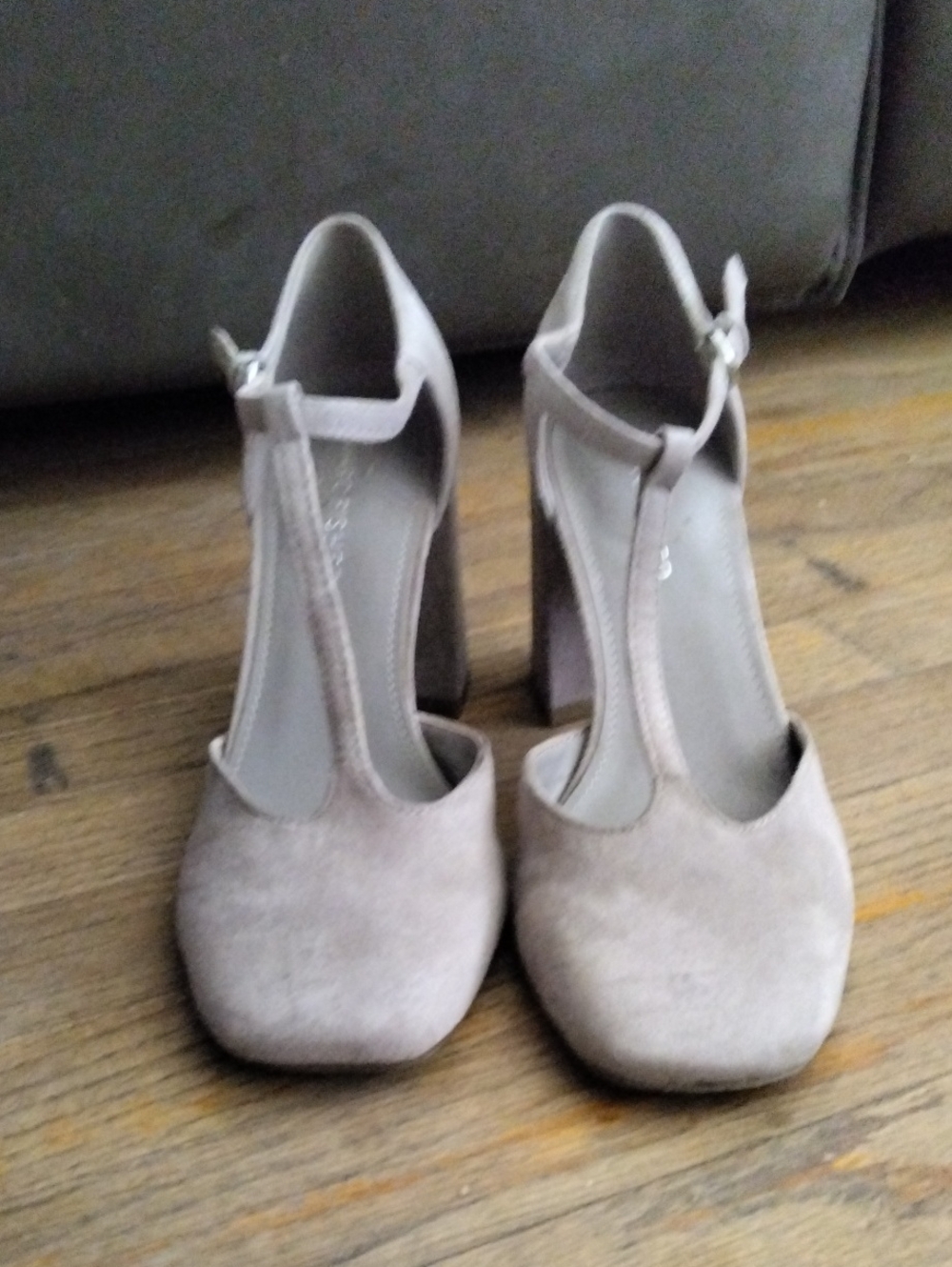 Women's T-Strap Block Heel Pumps in Light Taupe